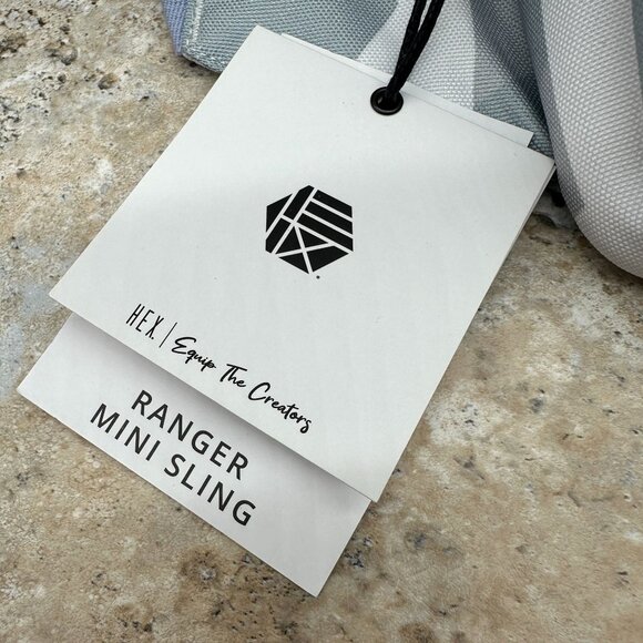 HEX Ranger DSLR Mini Sling Camera Bag Womens Artic Camo Blue White Pockets NWT - Picture 9 of 11
